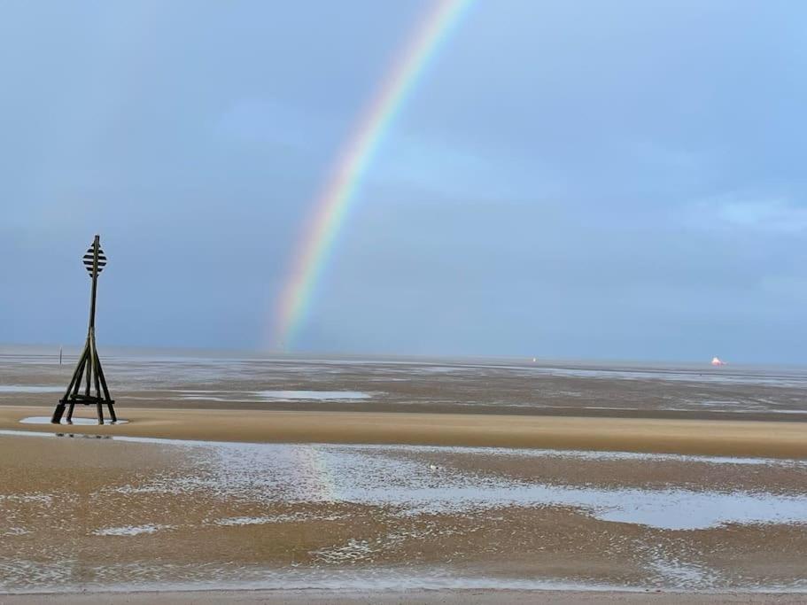 The Hollies, Cosy Suite Near Beach, Shops And City Crosby  Exterior foto