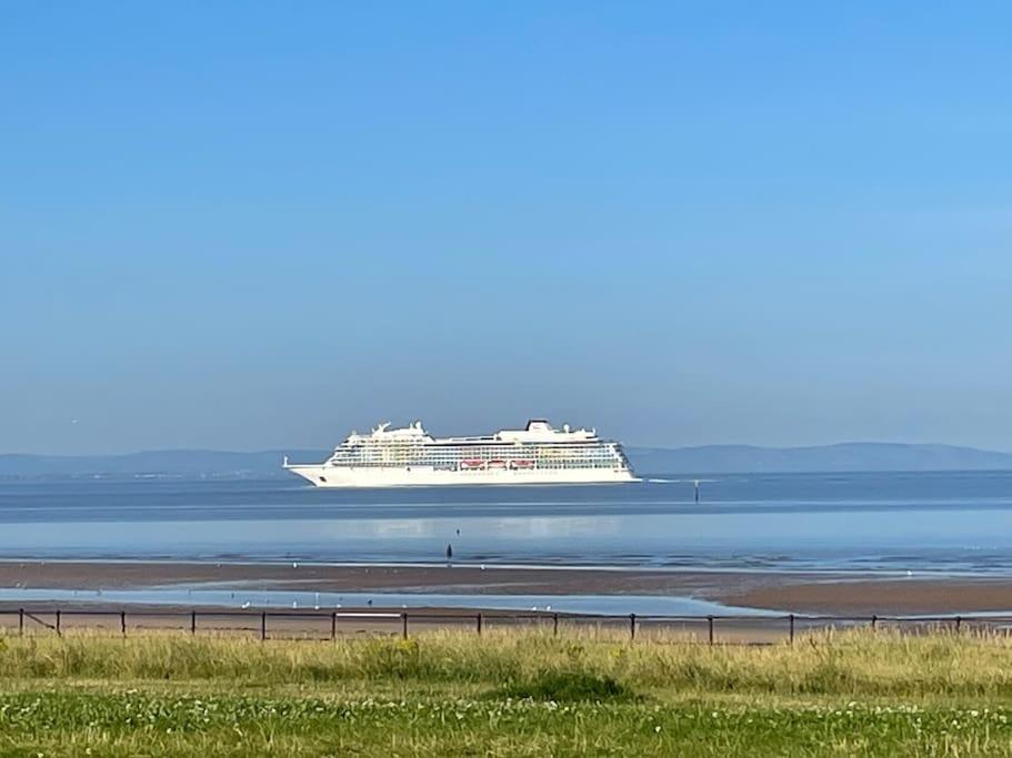 The Hollies, Cosy Suite Near Beach, Shops And City Crosby  Exterior foto